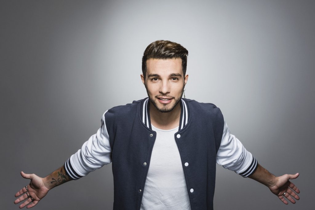 Marco Carta fa coming out a Domenica Live: "Sono innamorato" - Video