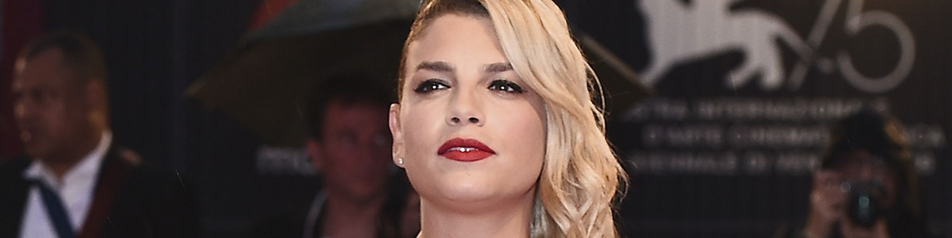 Consigliere della Lega contro Emma Marrone: il post sessista scatena la polemica