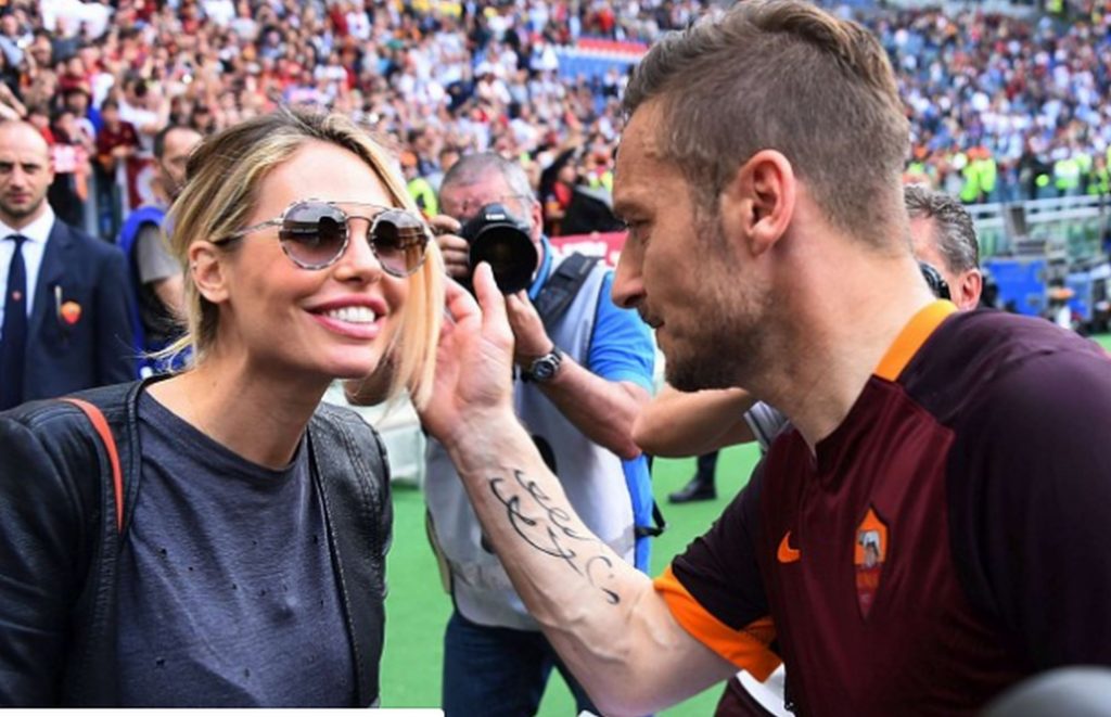 Ilary Blasi e Francesco Totti come Sandra e Raimondo: primo ospite Emma Marrone