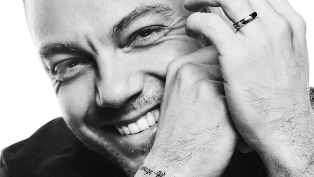 Tiziano Ferro: testo, accordi e autori di "Accetto Miracoli"