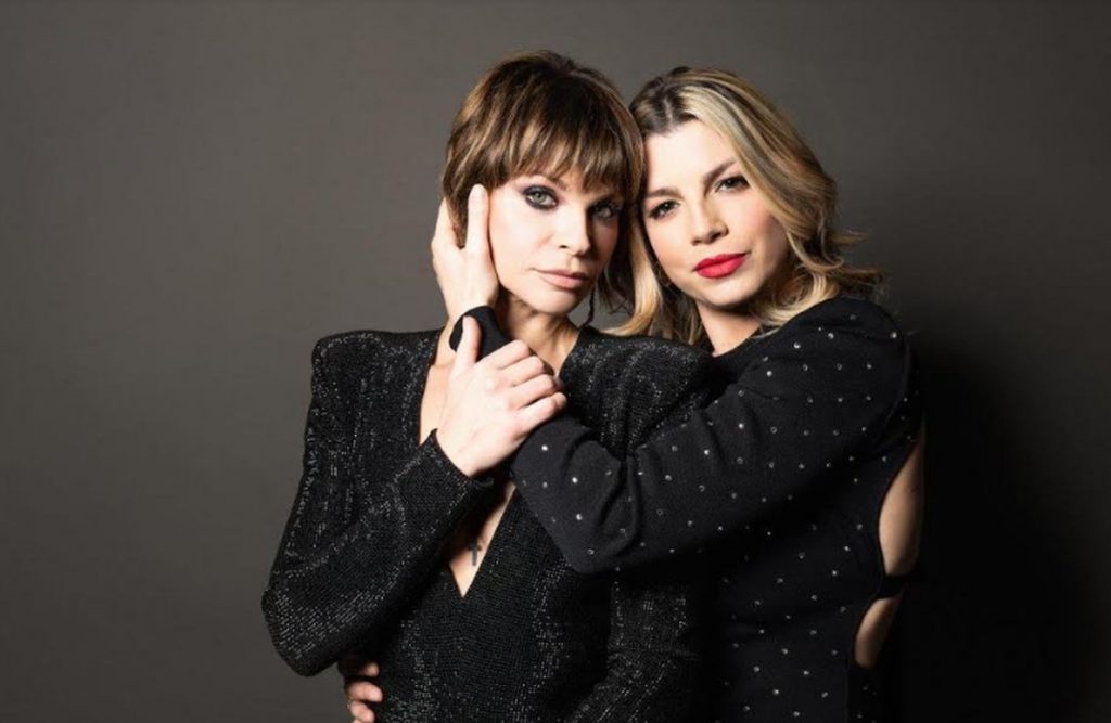 Emma e Alessandra Amoroso presentano “Pezzo di cuore”: “Maria è orgogliosa di vedere le sue figlie insieme”