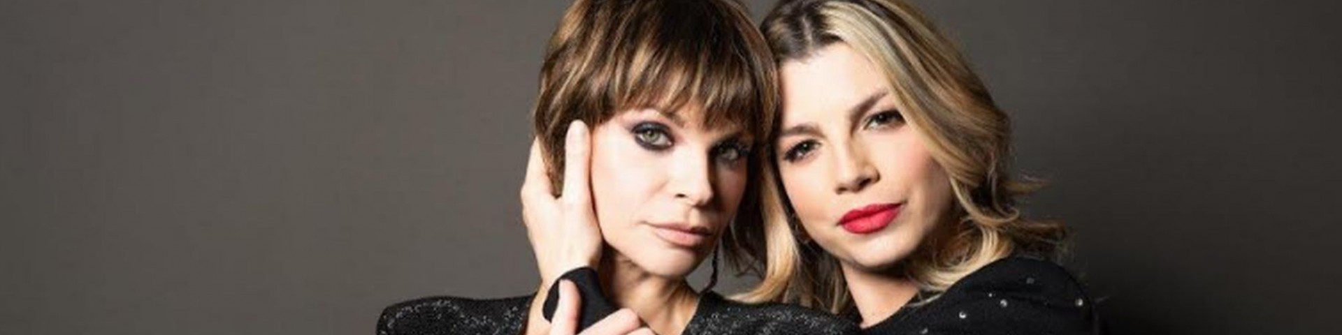 Emma e Alessandra Amoroso presentano “Pezzo di cuore”: “Maria è orgogliosa di vedere le sue figlie insieme”