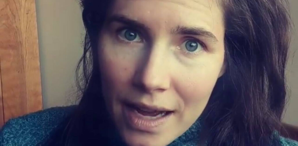 Amanda Knox, un suo tweet sull’Italia scatena il putiferio. Ecco cosa ha scritto