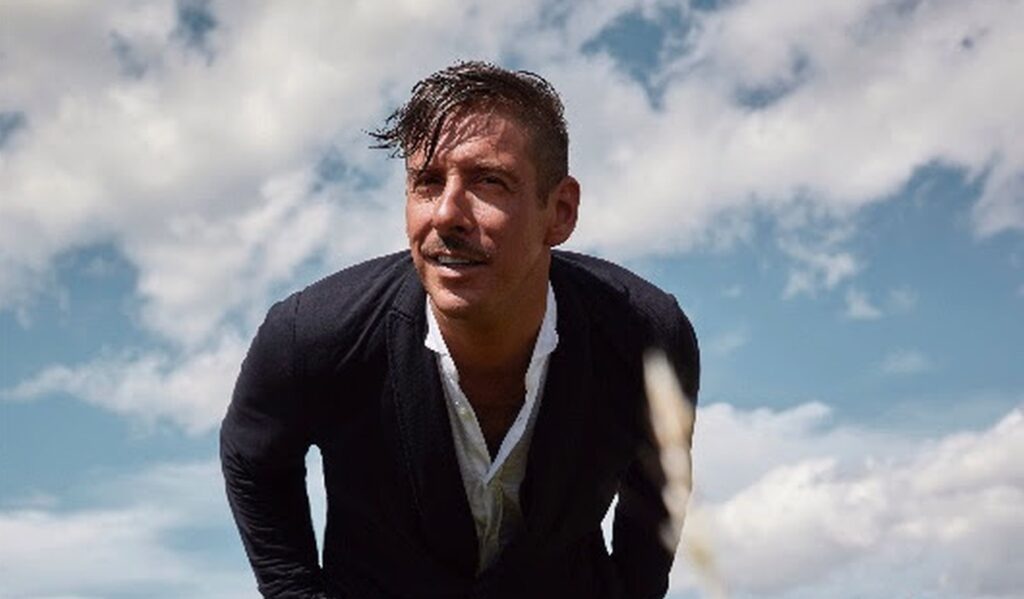 Spazio tempo di Francesco Gabbani è la sigla della fiction Un professore