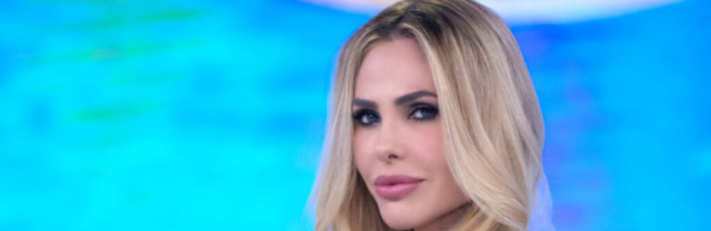 Isola dei Famosi, Ilary Blasi cade in diretta. Clemente Russo eliminato e 4 new entry: i dettagli